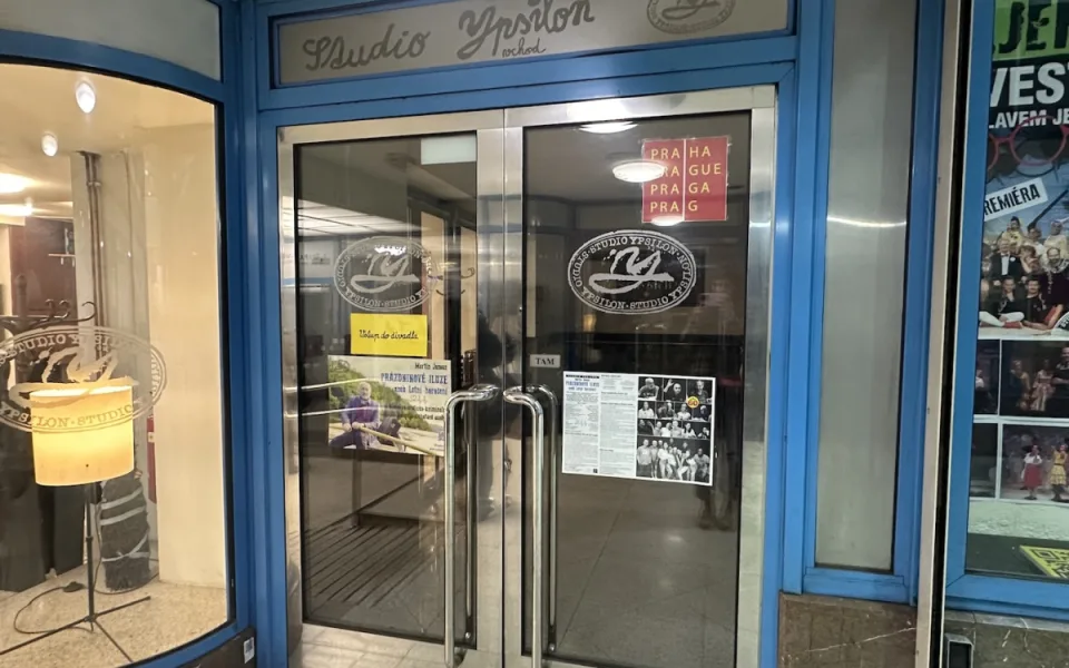 Studio Ypsilon sídlí ve Spálené ulici.