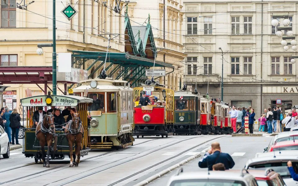 PŘEHLED: Podívejte se, jaká dopravní omezení čekají Prahu o víkendu