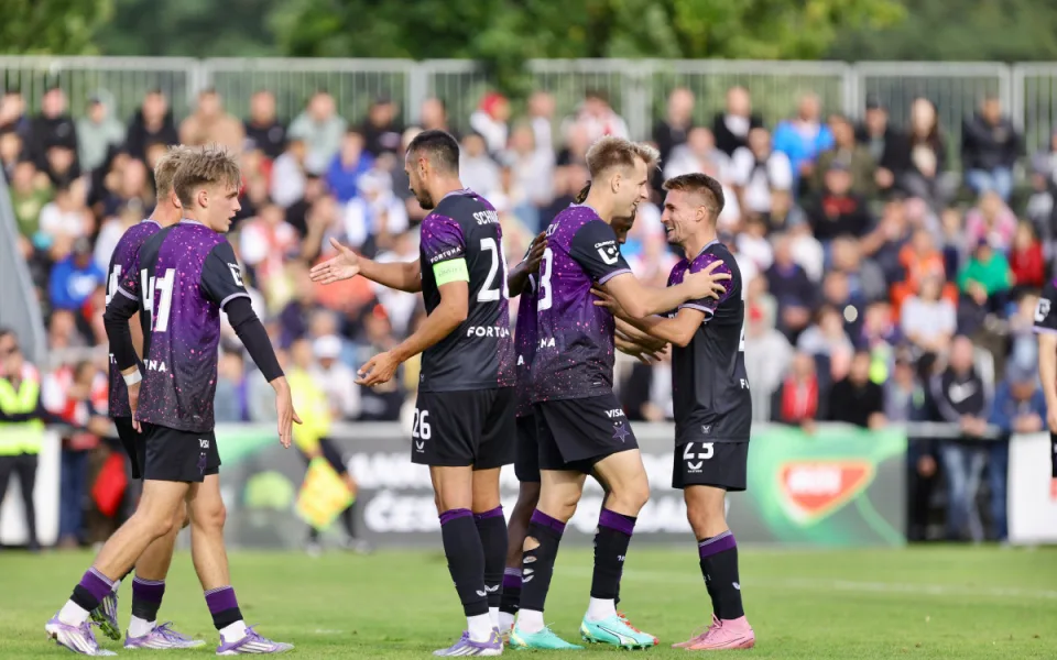 Fotbalisté Slavie vstoupili do domácího poháru výhrou 2:0 v Brozanech