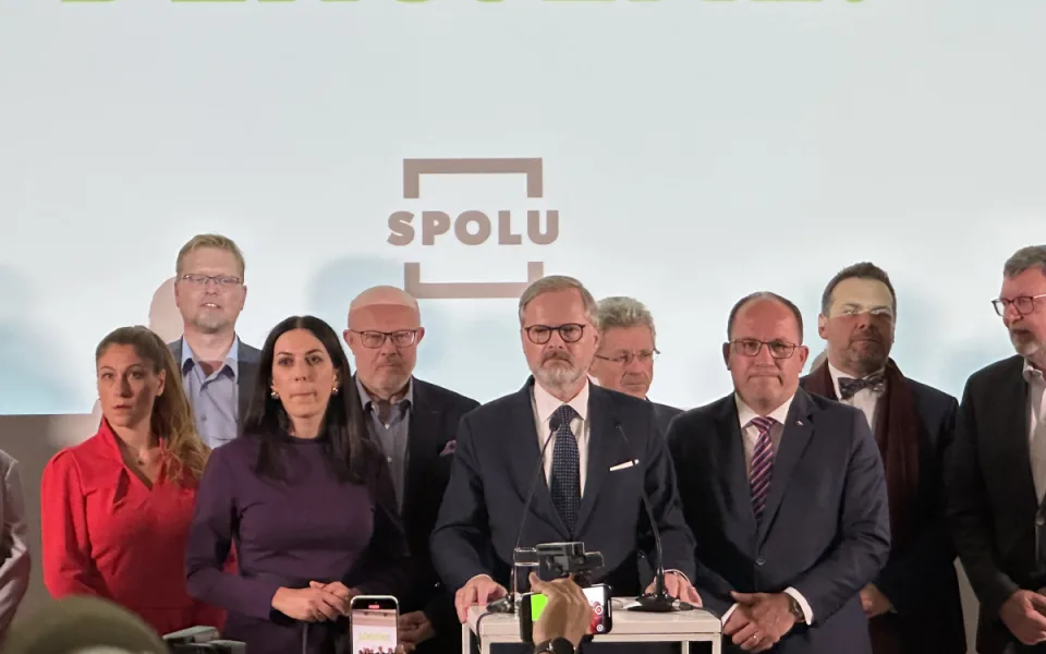 Volby do sněmovny vyhrálo ANO, v Praze Spolu. Hlasování poznamenala smrt