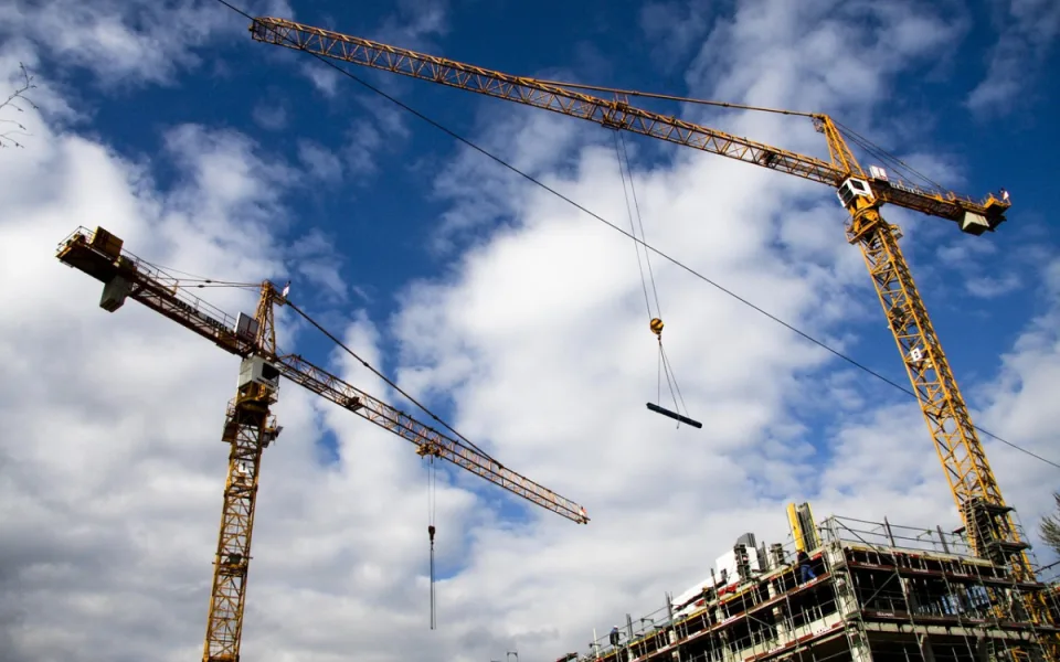KOMENTÁŘ: Co by měla dělat nová vláda v oblasti bydlení?