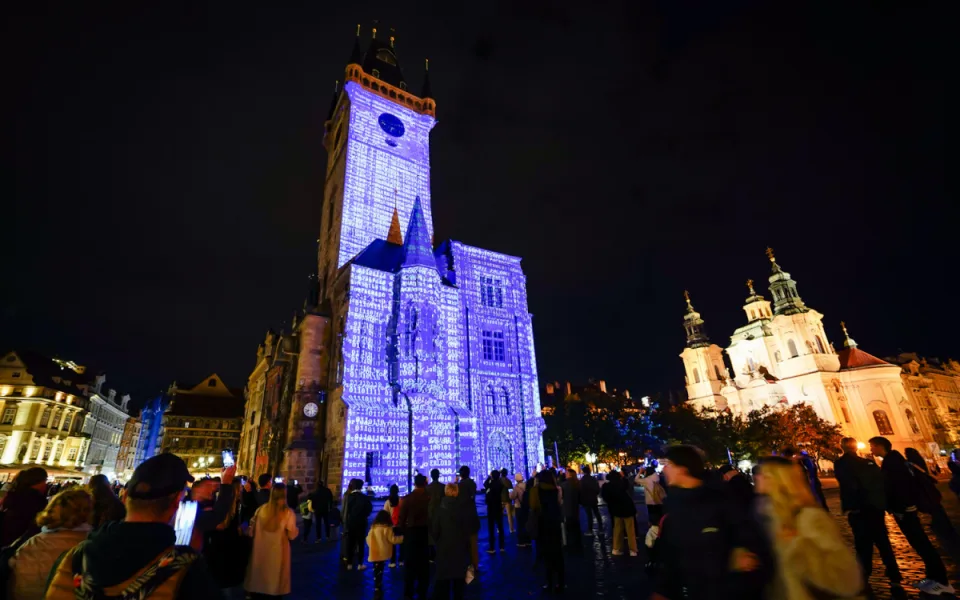 FOTO: Videomapping i projekce na vodní stěnu. Začal Signal Festival