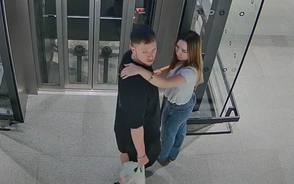 Foto ze záznamu kamery.