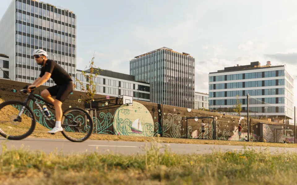 Holešovice mají náplavku, na levém břehu Vltavy vznikl prostor pro sport i relax