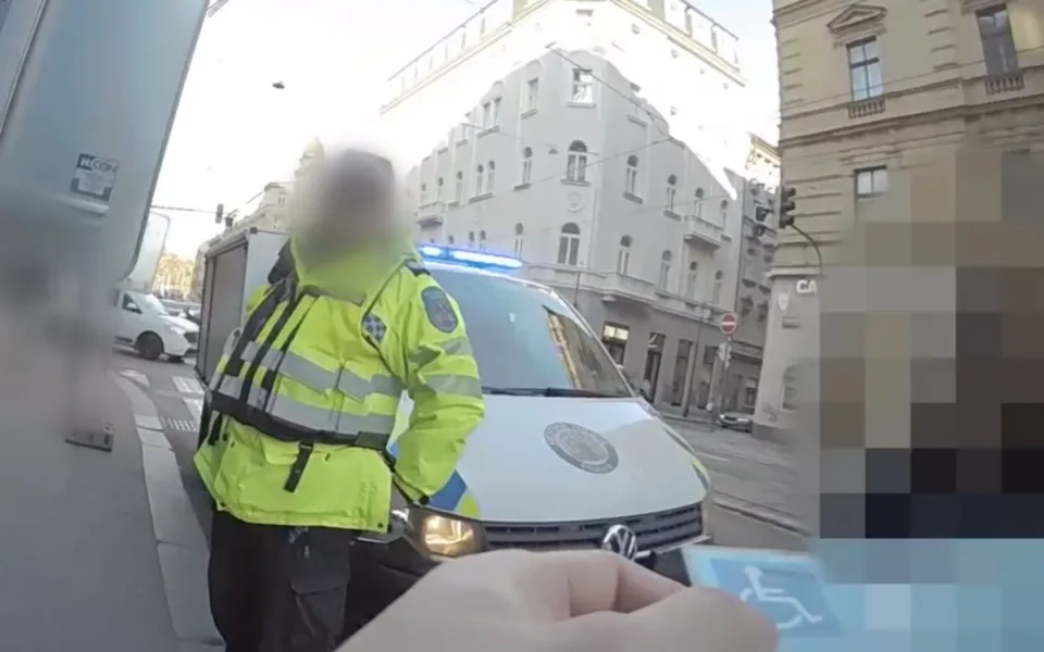 Žena tvrdila, že o padělku nic neví.