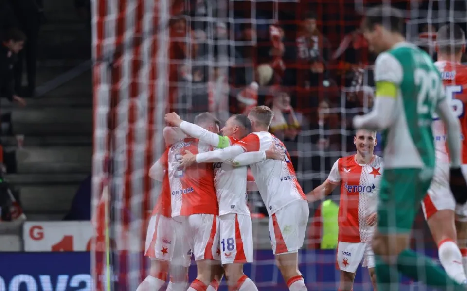 Fotbalisté Slavie zdolali v derby Bohemians 3:1 a drží první místo před
