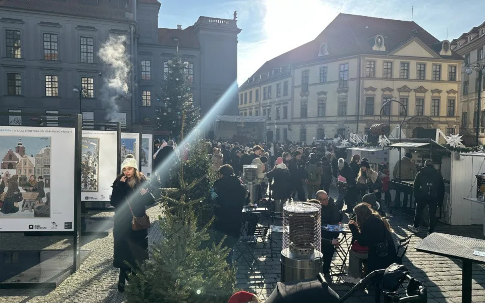 Kam v centru Prahy na svařák za 60? Na trhy, kde přispějete na dobrou věc
