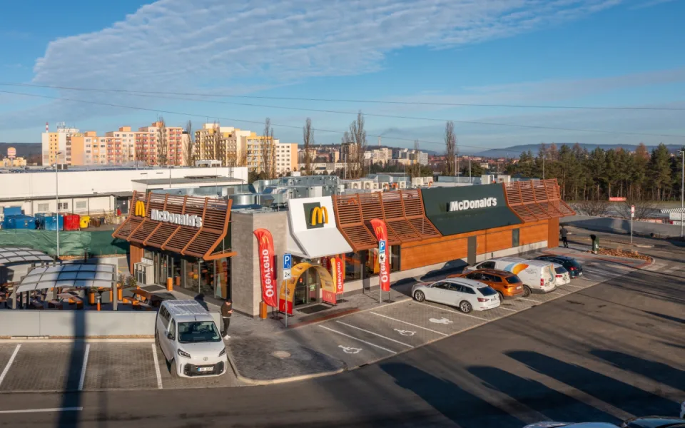 Zlaté oblouky míří do stříbrné Příbrami. První McDonald's v okrese otevřel!