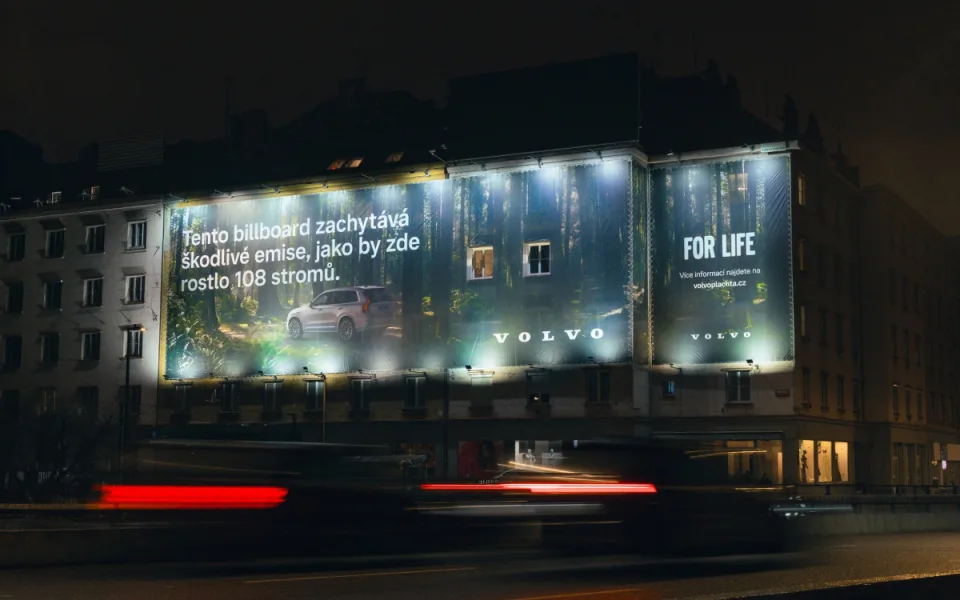 Billboard Volva měl čistit vzduch, byl ale v místě zákazu reklamy