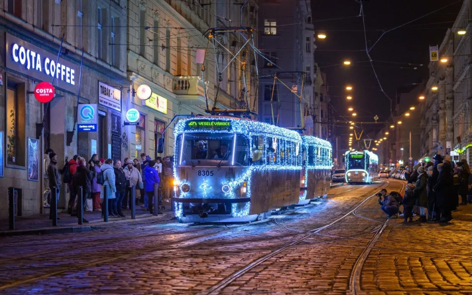 Ozdobené vozy se naposledy setkají na Kulaťáku.
