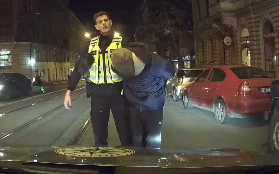 Muže zadrželi hned po činu
