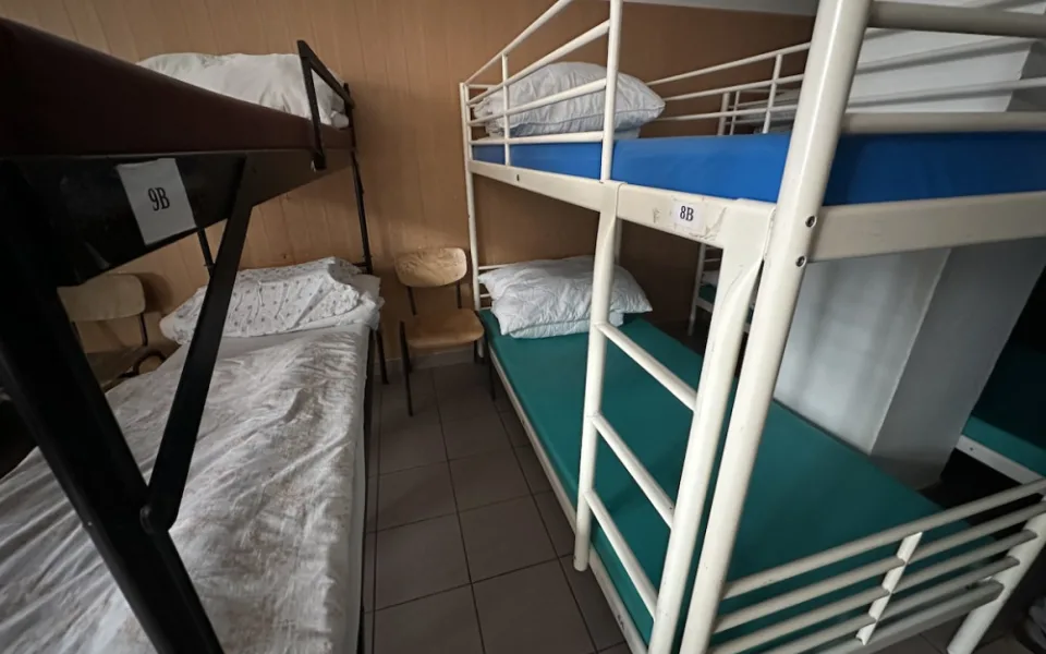 I přes mrazivou noc mají noclehárny pro bezdomovce v Praze stále volná místa