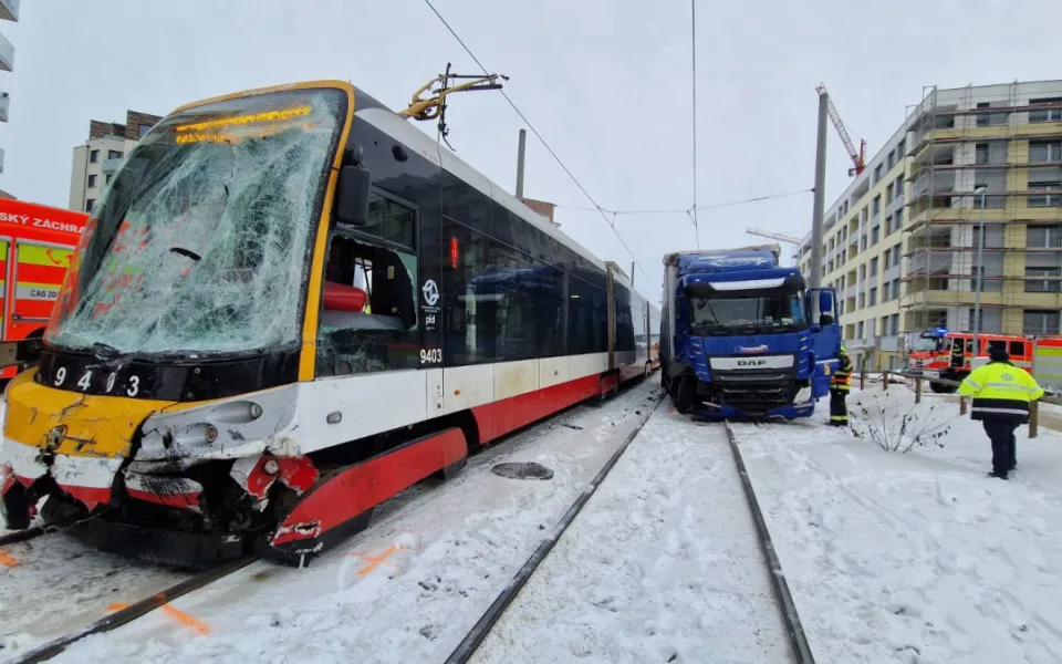 Oba řidiči se při nehodě zranili.