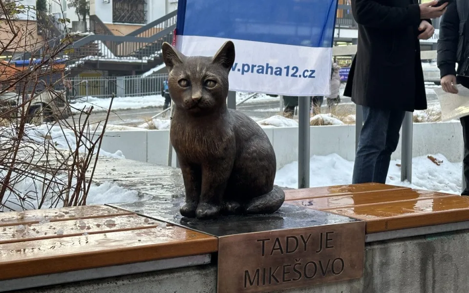 Legendární modřanský kocour Mikeš má svou sochu, složily se na ni stovky lidí