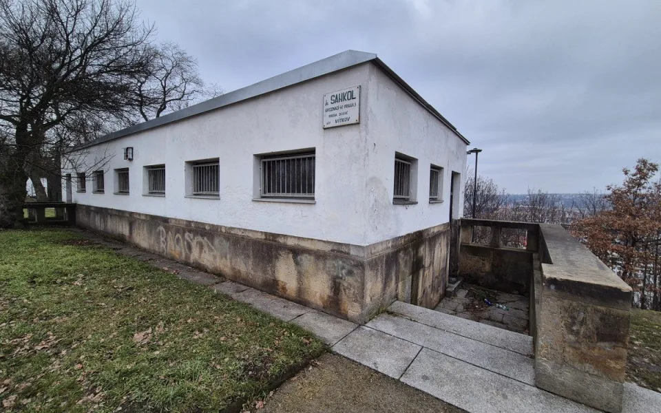 Budova určená k rekonstrukci na pražském Vítkově.