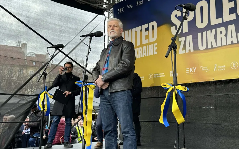 Staroměstské náměstí stojí za Ukrajinou. Shromáždění zahájil prezident Pavel