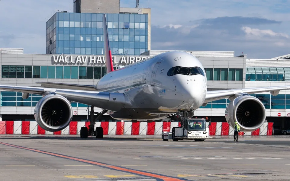 Na pražském letišti dnes před 14:00 přistál let Emirates s Čechy z Dubaje