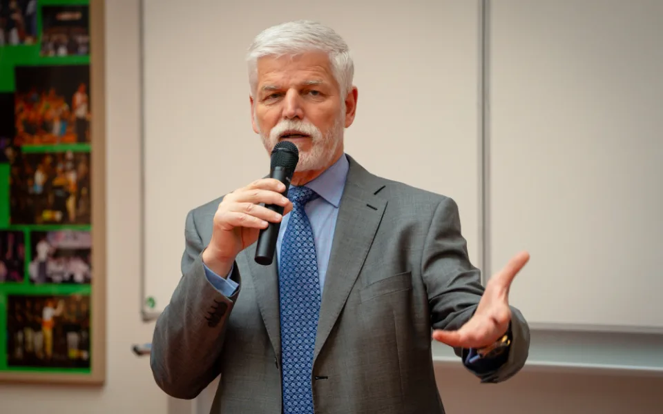 Podpora prezidenta Pavla vzrostla, podle mnohých ale příliš zasahuje do politiky