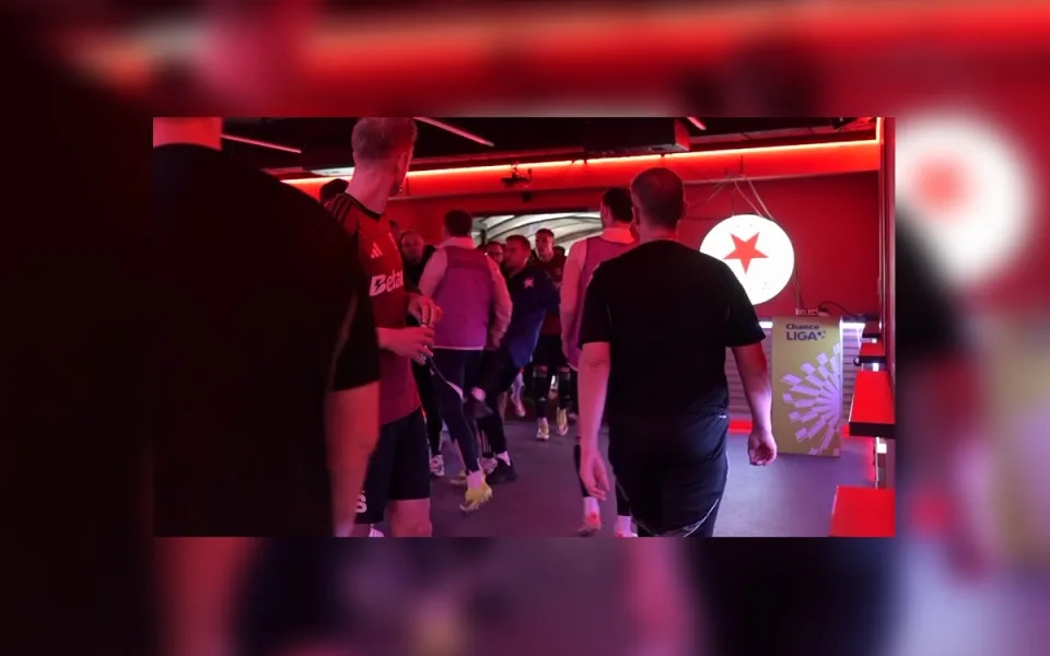 Jana Kuchtu kopnul fyzioterapeut Slavie.