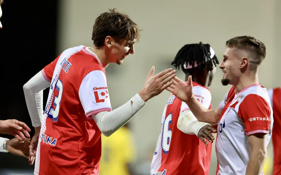 Fotbalisté Slavie vyhráli ve Zlíně 3:1 a neúplnou tabulku vedou o 13 bodů