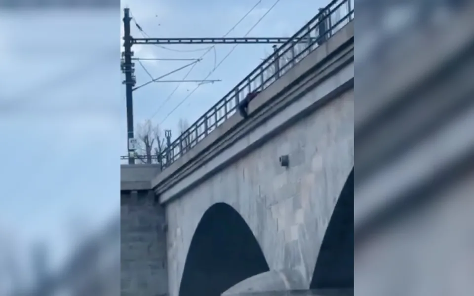 Žena hrozila sebevraždou.