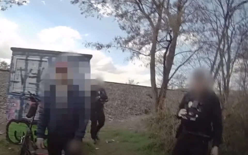 Muž tvrdil, že se jen projížděl a neprchal.