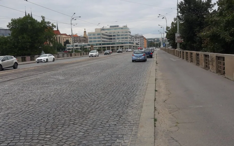 Hlávkův most