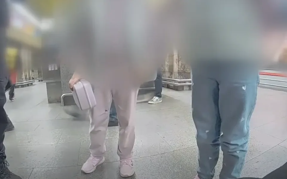 VIDEO: Ztracené školačky v metru