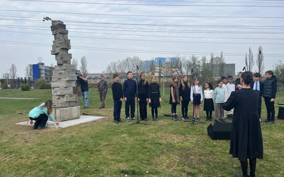 V parku na Jižním Městě odhalili památník místním obětem holokaustu