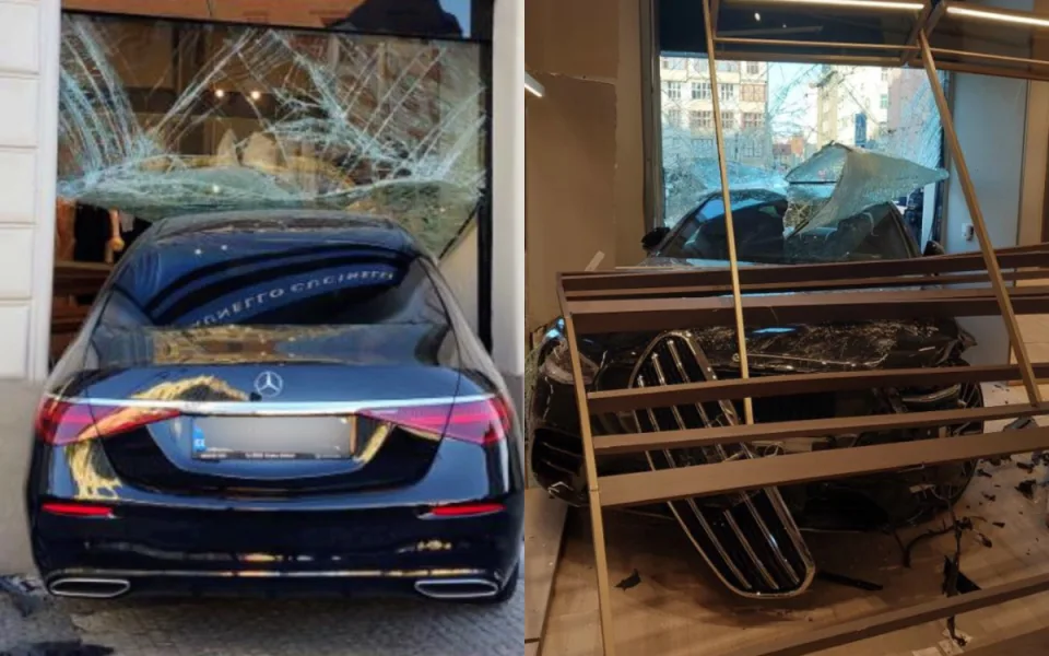 Řidička svůj Mercedes nezvládla.