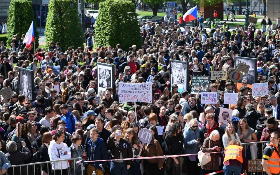 Média nedáme. Studenti vyrazili protestovat před ministerstvo kultury