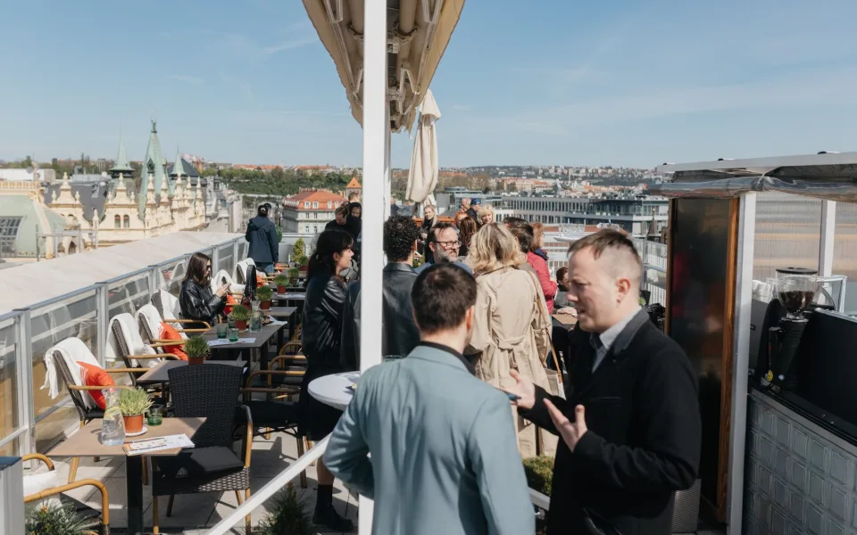 Střešní bar na divadle Hybernia