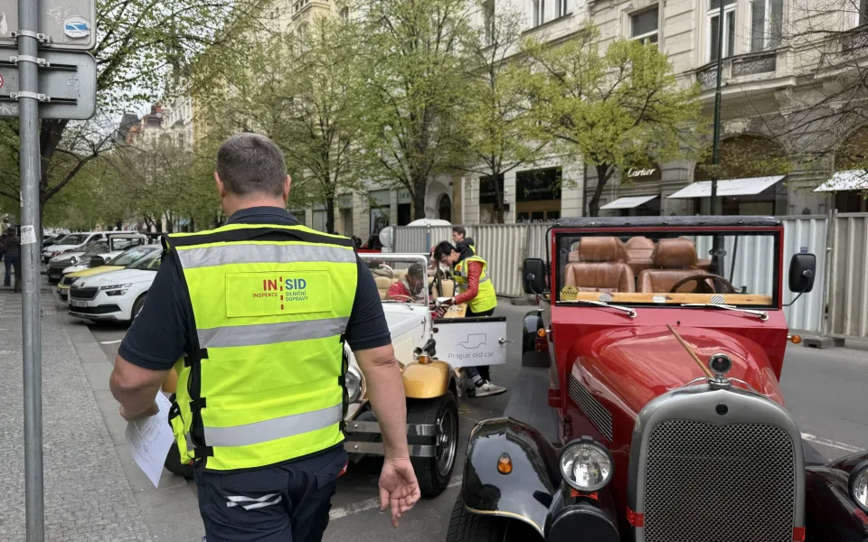 V Praze kontrolovali falešné veterány, vážné technické závady měla většina