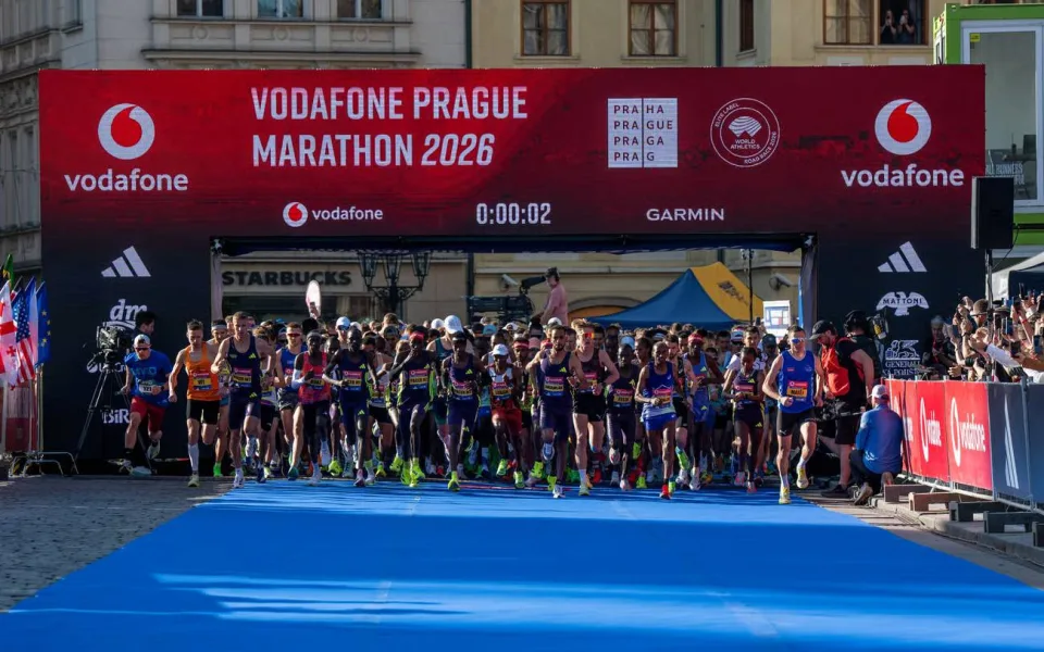 Pražští záchranáři ošetřili desítky běžců. Dva účastníci maratonu museli na ARO