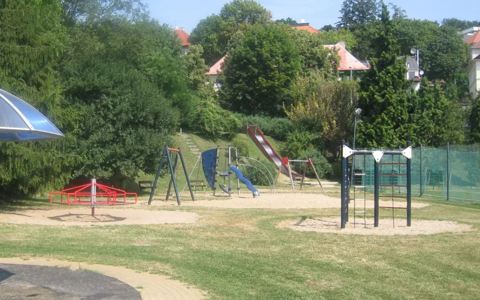 Skluzavka je podle rodičů nebezpečná