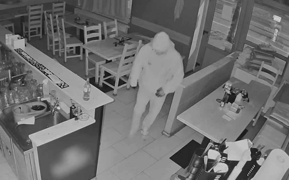 Muž vykradl dvacet podniků.
