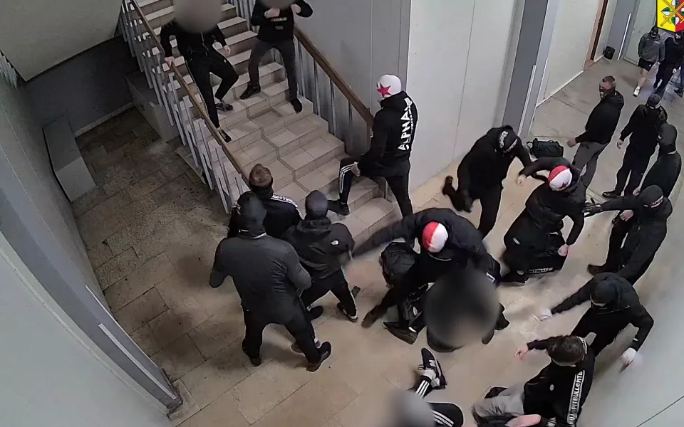 Útočníci si na muže počkali.