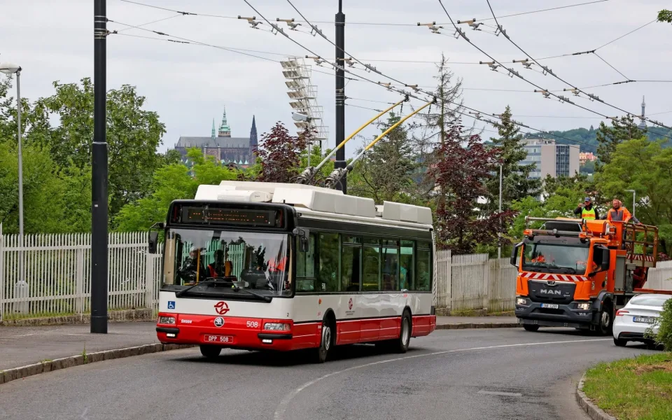 Historický návrat trolejbusů. Po desítkách let vyjely na Strahov i Hanspaulku