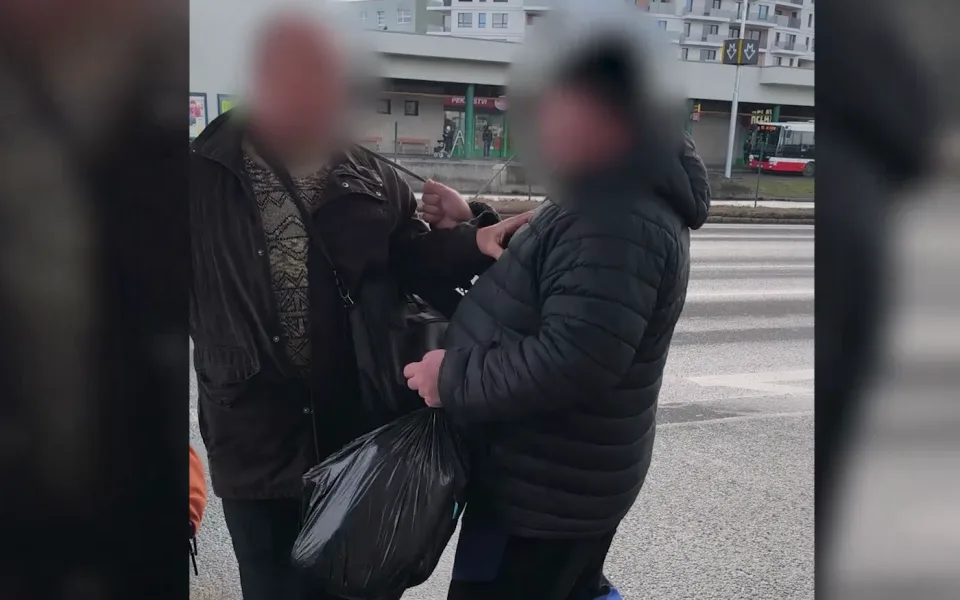 Cestující měl po potyčce zlomená žebra.