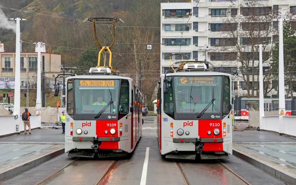 Jediné obousměrné tramvaje slaví výročí. Kachny jezdí v Praze už 40 let