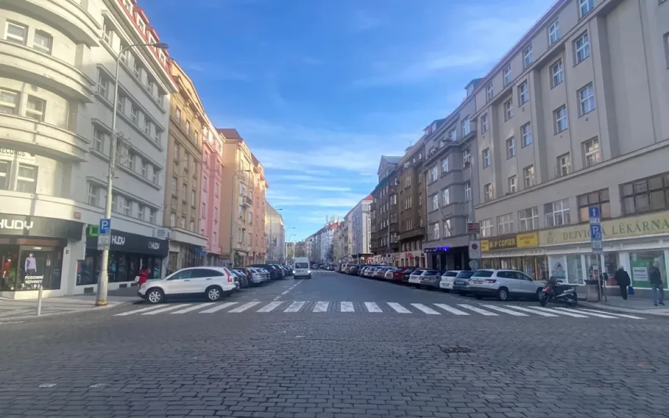 Praha 6 představila vizi Korza Dejvická. Ulici čeká proměna v městskou třídu