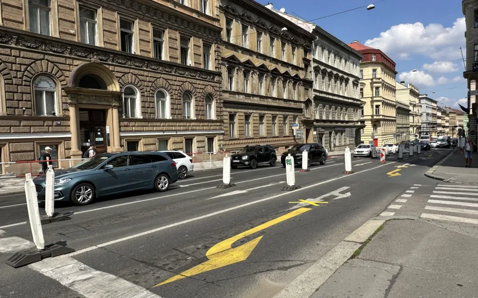 K nehodě došlo na křižovatce Sokolské a Ječné.