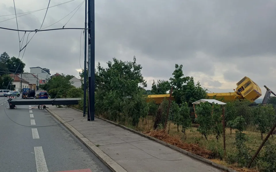 Kvůli nehodě je zablokována silnice.