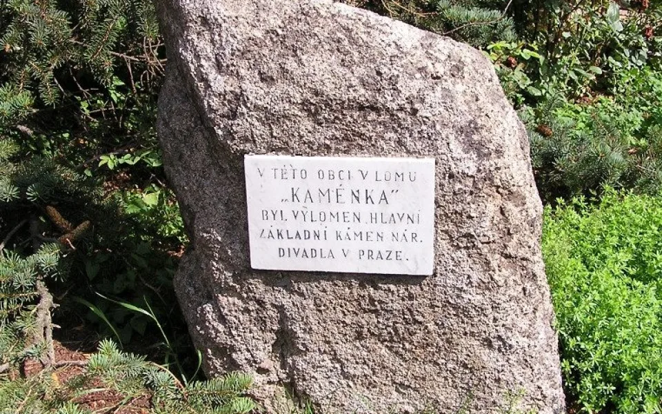 Měl být z Řípu, dorazil z Radhoště. Základní kámen Národního divadla má překvapivý příběh