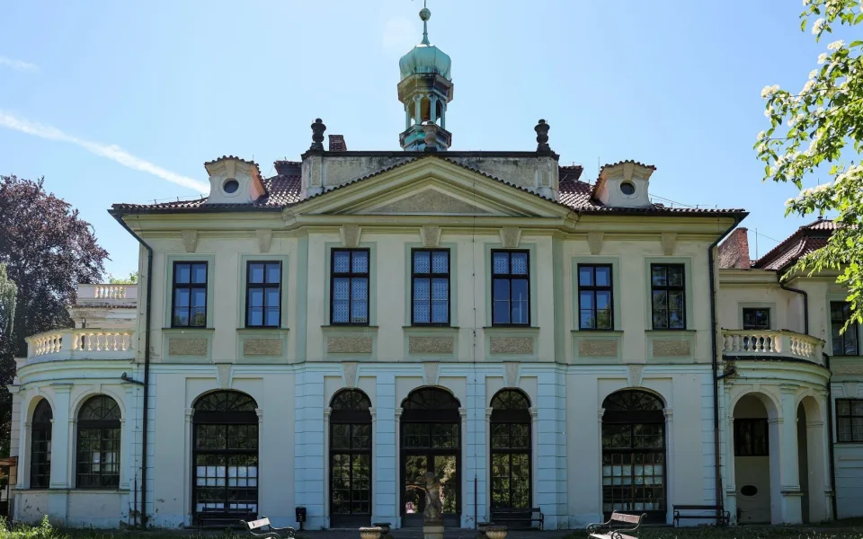 Zámek Veleslavín koupí Praha od státu, rekonstruovat ho bude Šestka.