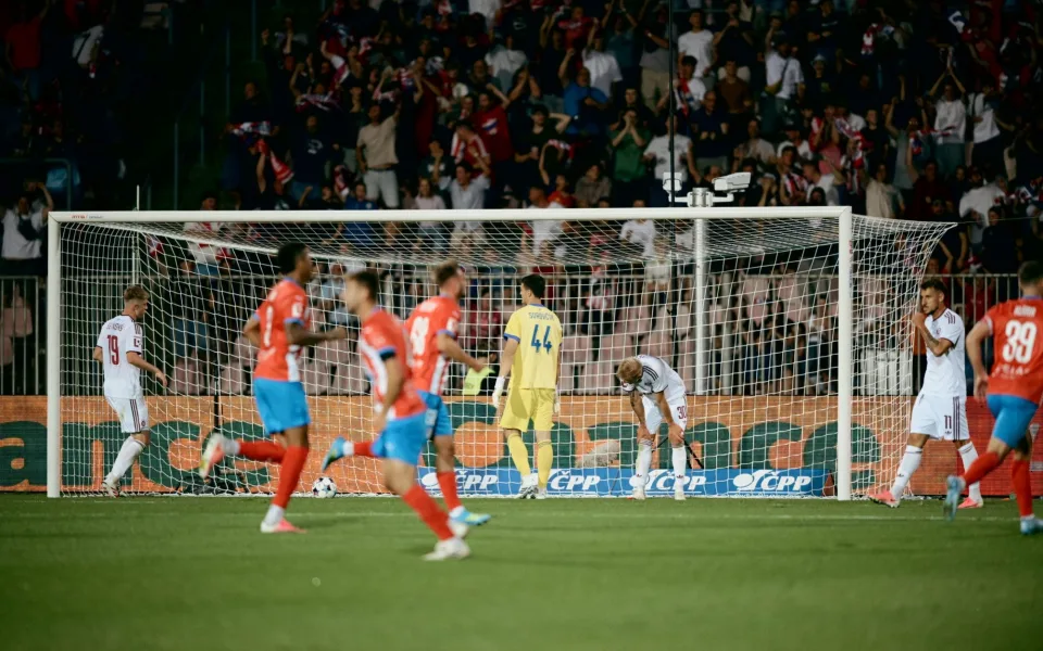 Krušné chvíle pro Spartu. V prvním zápase je Zbrojovka zdrtila 3:1