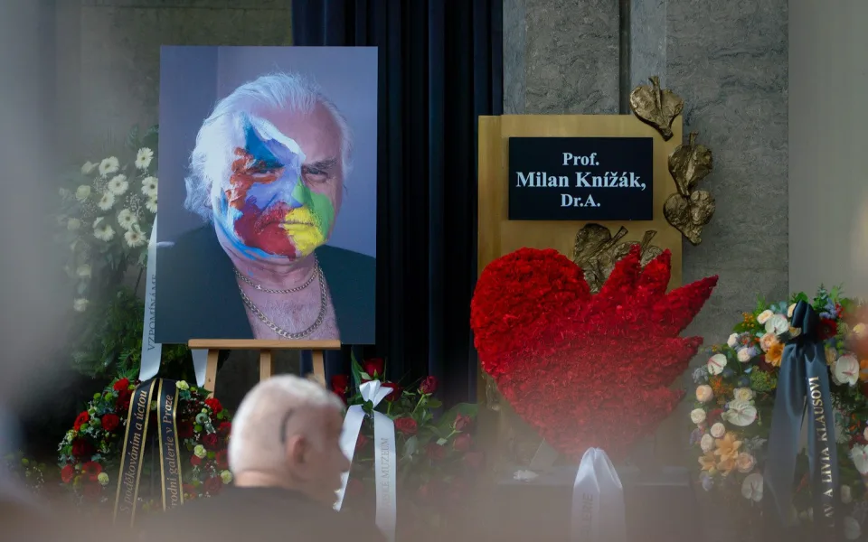 FOTO: Poslední rozloučení s Milanem Knížákem. Při obřadu promluvili Klaus a Klempíř