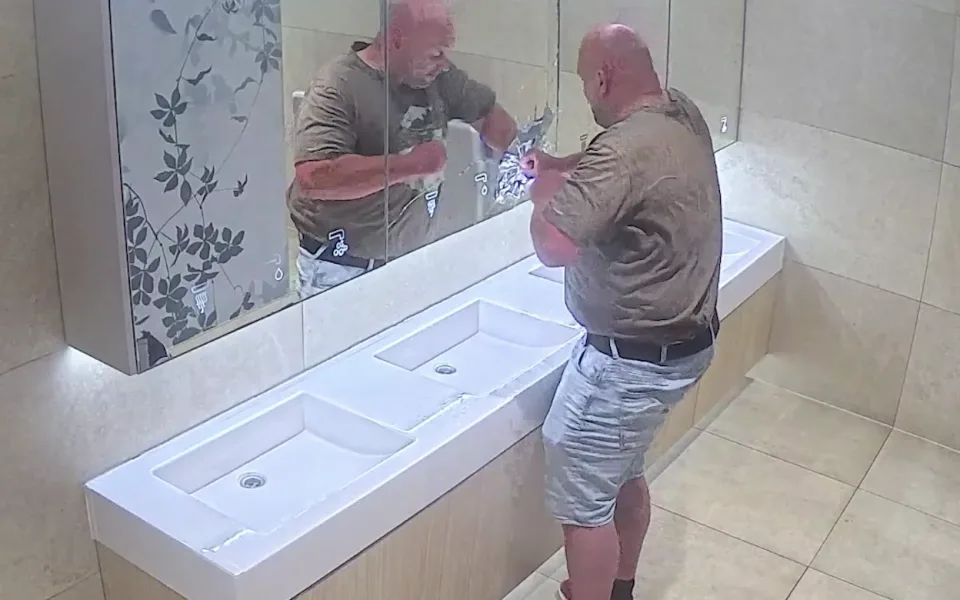 Muž způsobil škodu 15 tisíc.
