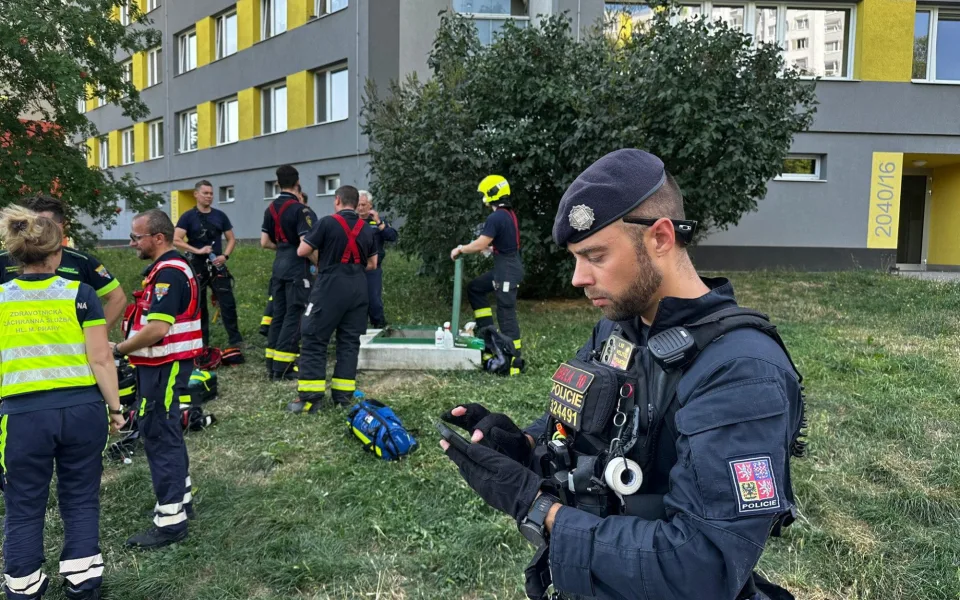 Při tlakové zkoušce prasklo v Praze vodovodní potrubí, jeden člověk zemřel
