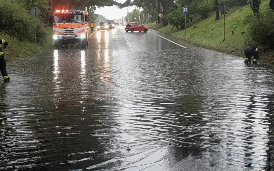Praze hrozí silné bouřky, meteorologové varují před kroupami a přívalovým deštěm